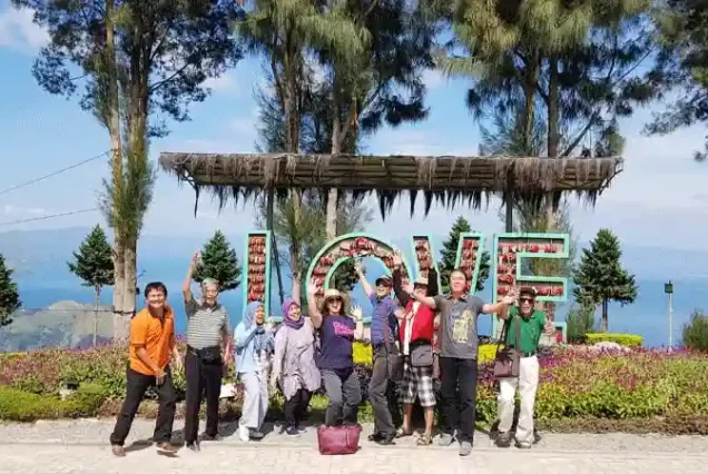 Paket Tour Danau Toba Samosir & Taman Simalem Resort 4D3N