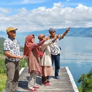 tour danau toba