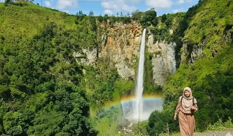 Air Terjun Sipiso-Piso: Keindahan Alam Ikonik di Sumatera Utara