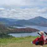 Bukit Holbung Samosir: Spot Foto Terbaik Danau Toba