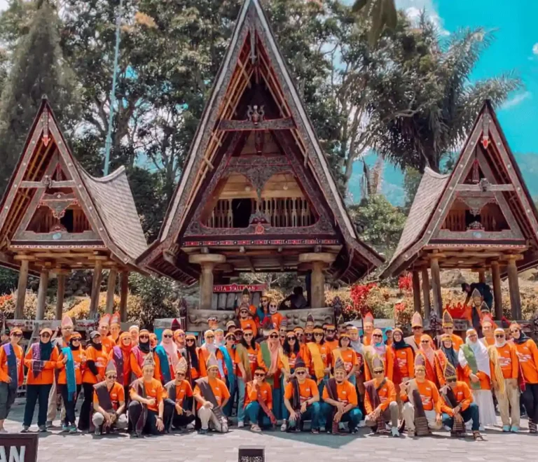 Desa Ambarita Samosir: Wisata Kursi Batu Batak