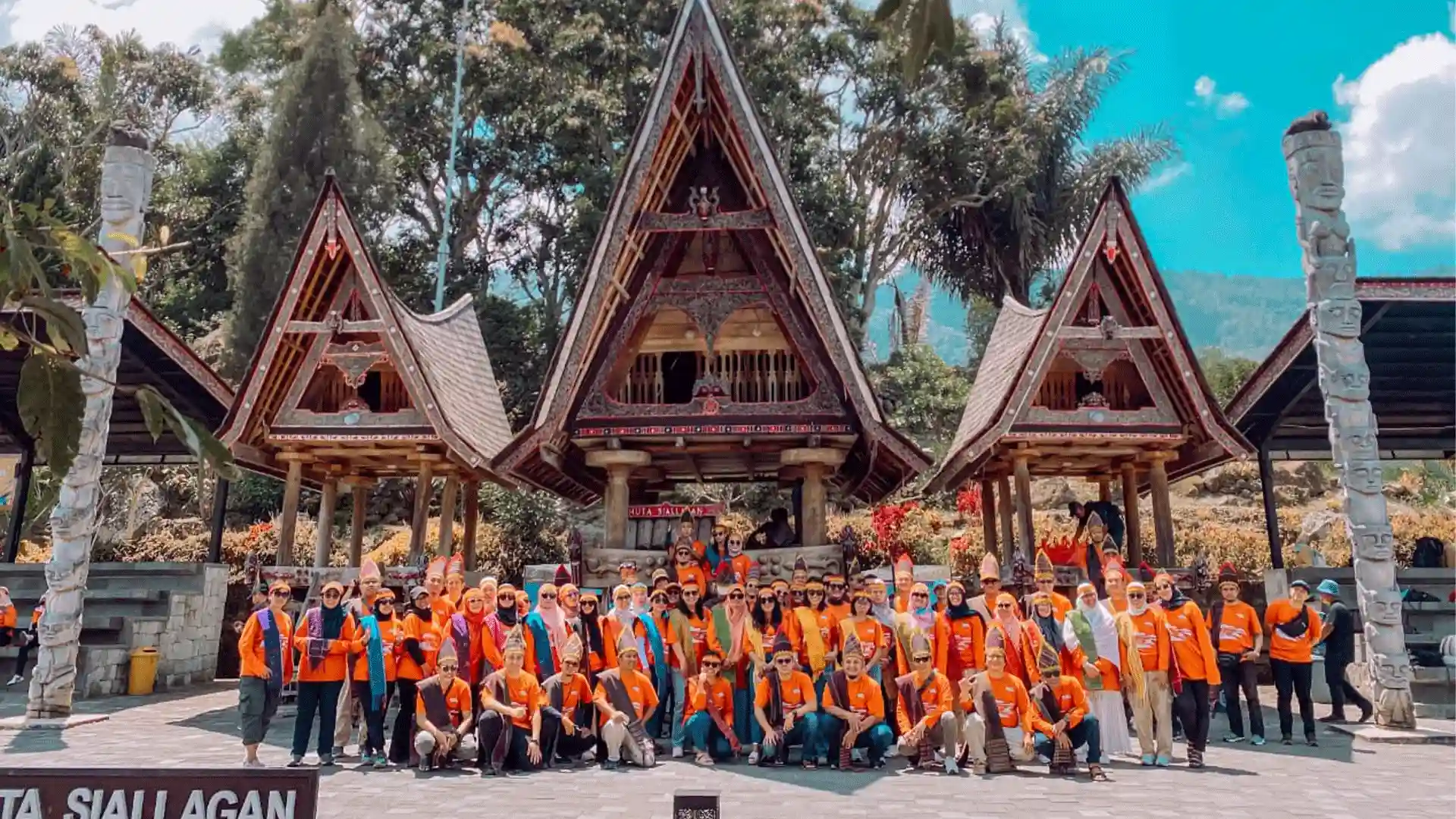 Desa Ambarita Samosir: Wisata Kursi Batu Batak